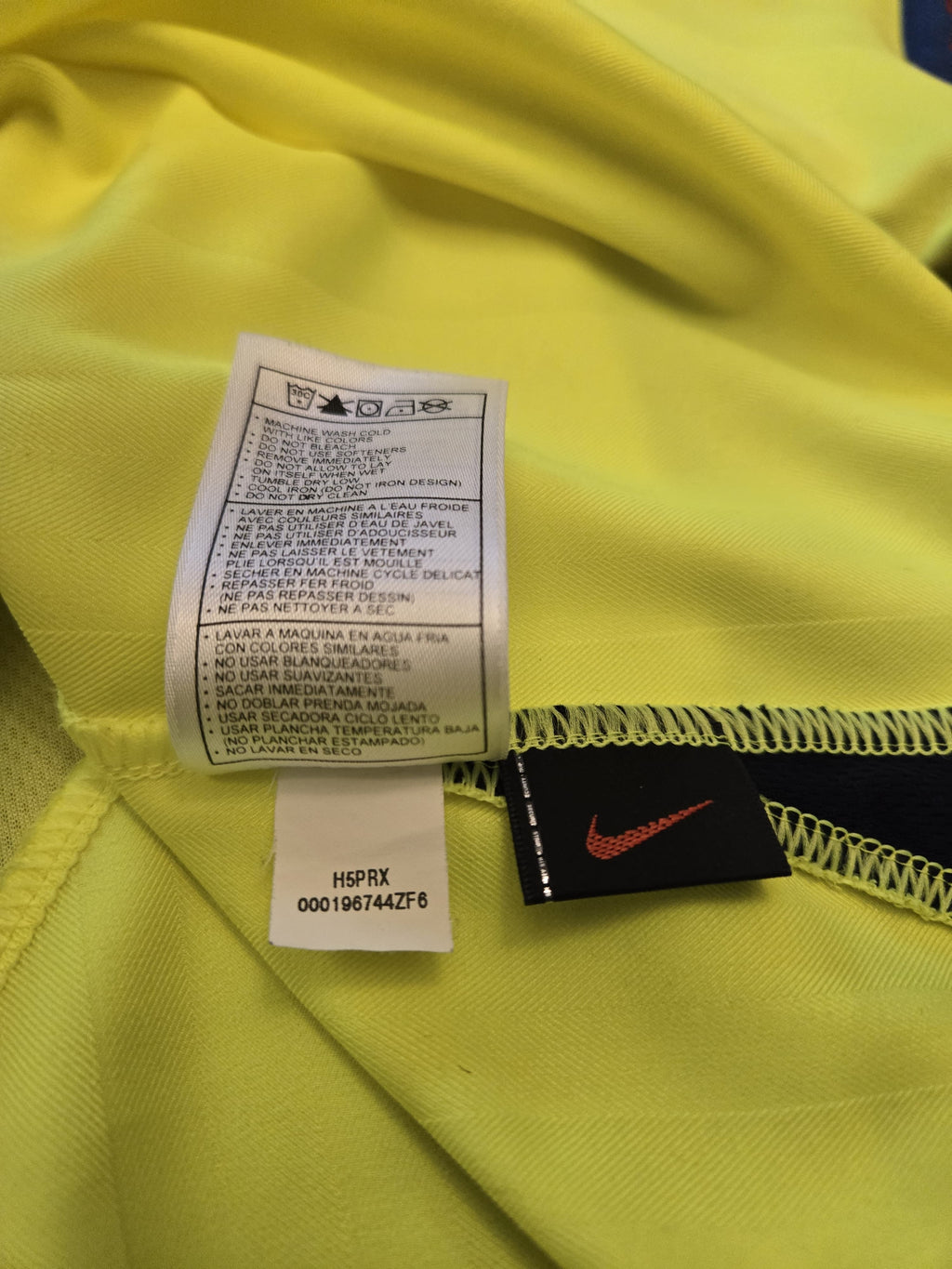 2005/06 FC Barcelona Away Size XXL Ronaldinho - close-up detail