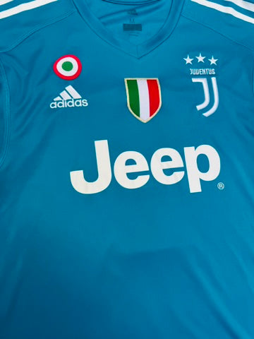 2017/18 Juventus Goalkeeper Size M Buffon - close-up detail