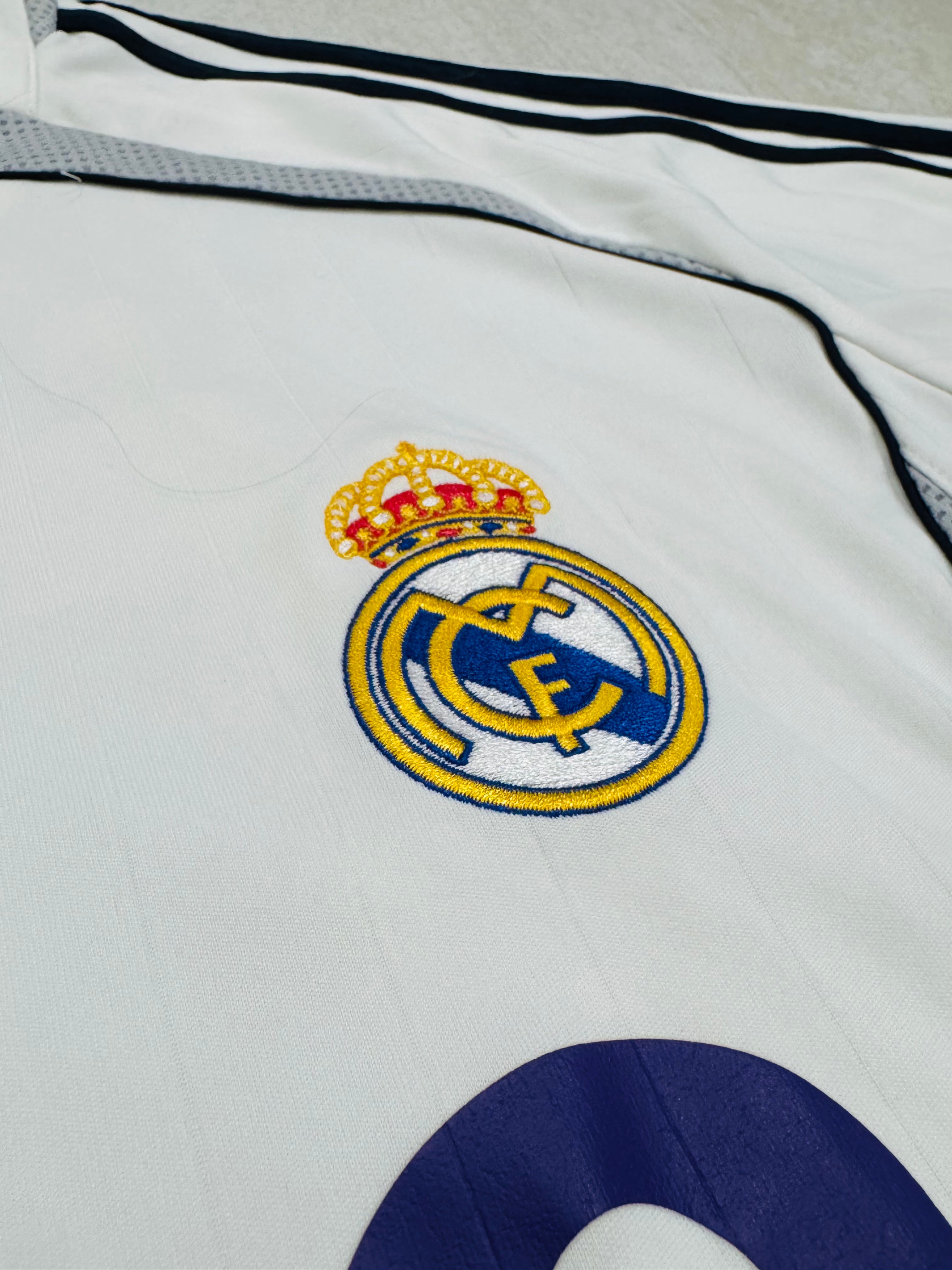 2006/07 Real Madrid Home Size M V. Nistelrooy - close-up detail