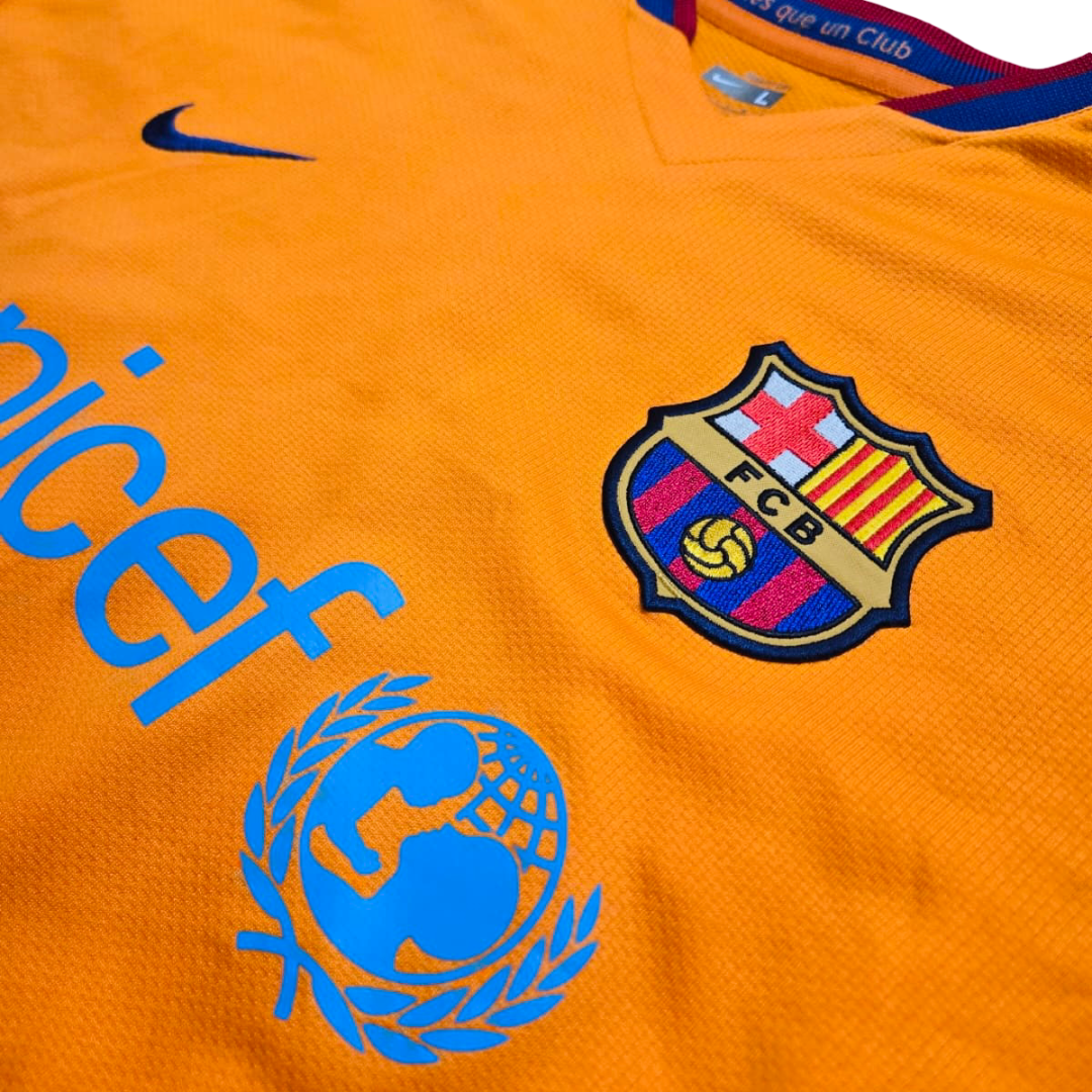 2006/07 FC Barcelona Away Size L Ronaldinho - close-up detail
