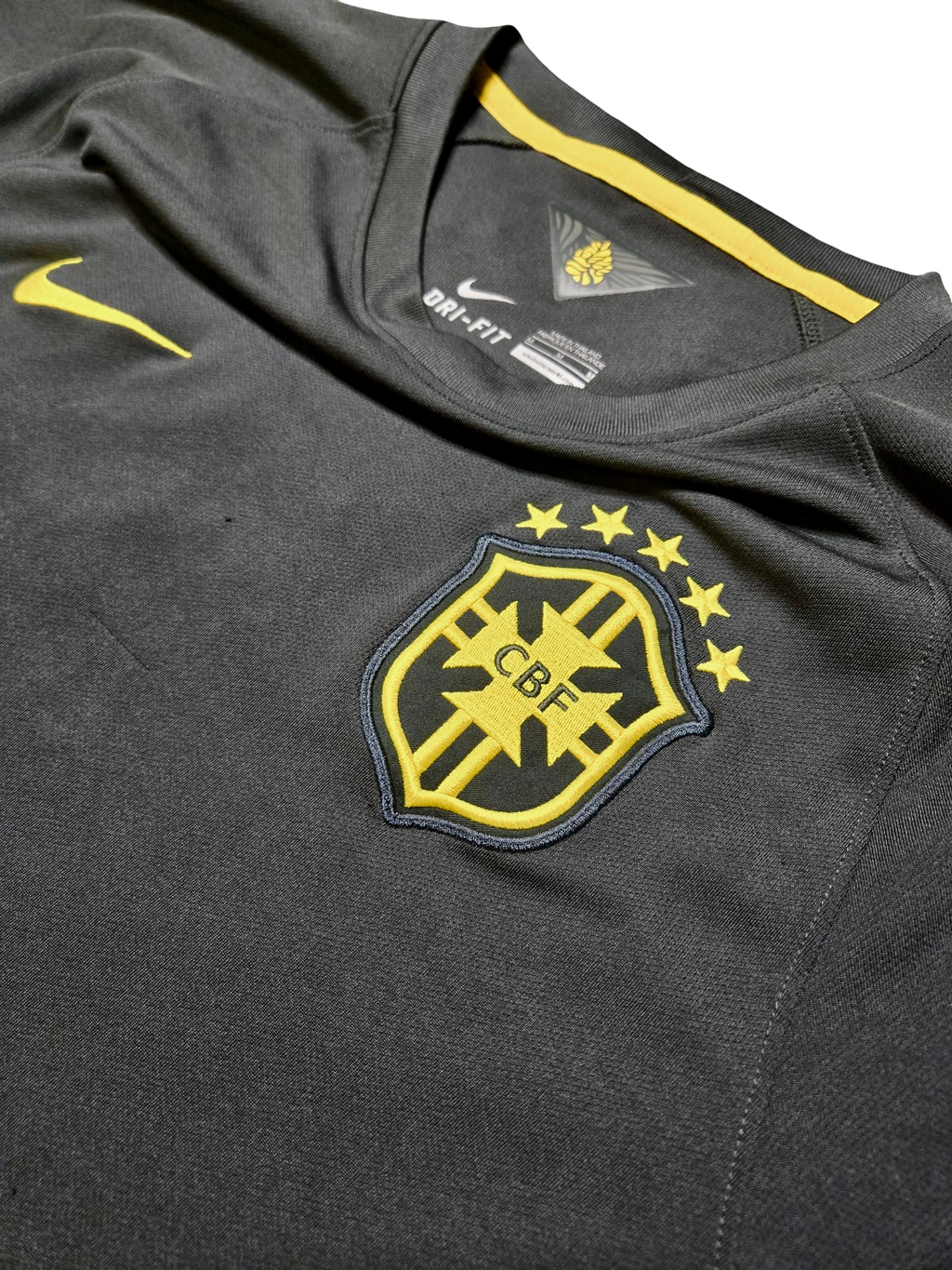 2014/15 Brazil Training Size M - close-up detail