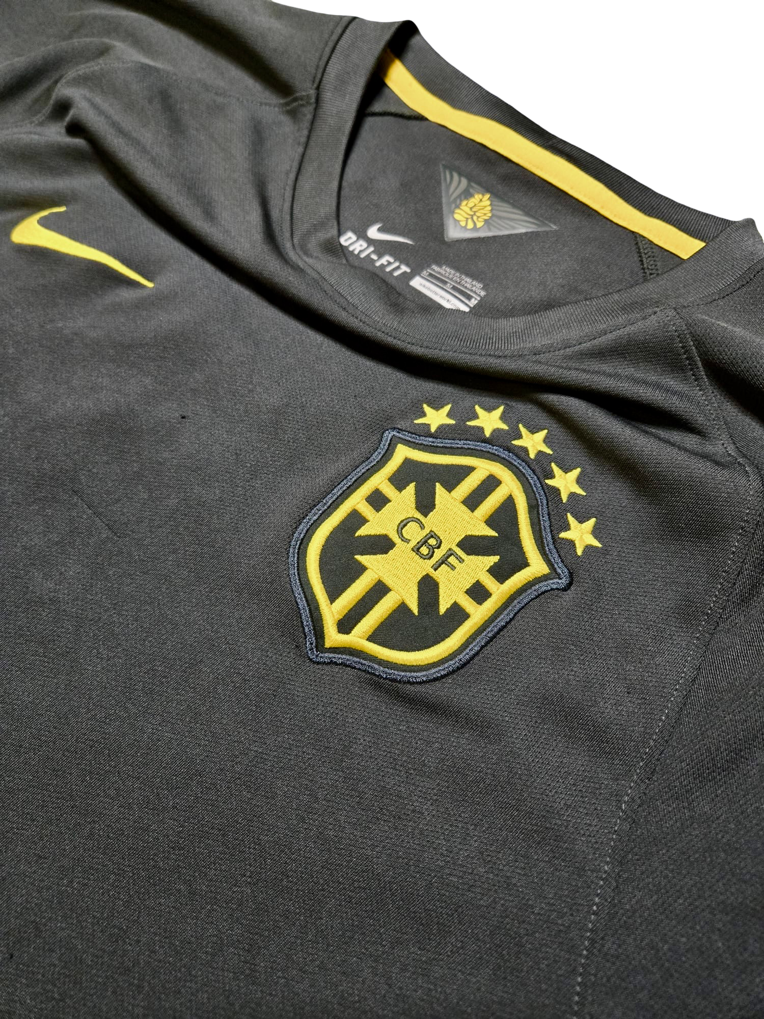 2014/15 Brazil Training Size M - close-up detail