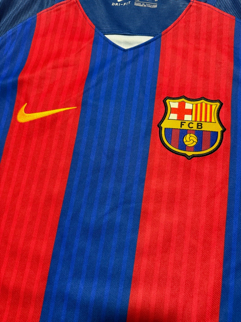 2016/17 FC Barcelona Home Size XL Messi BNWT - close-up detail