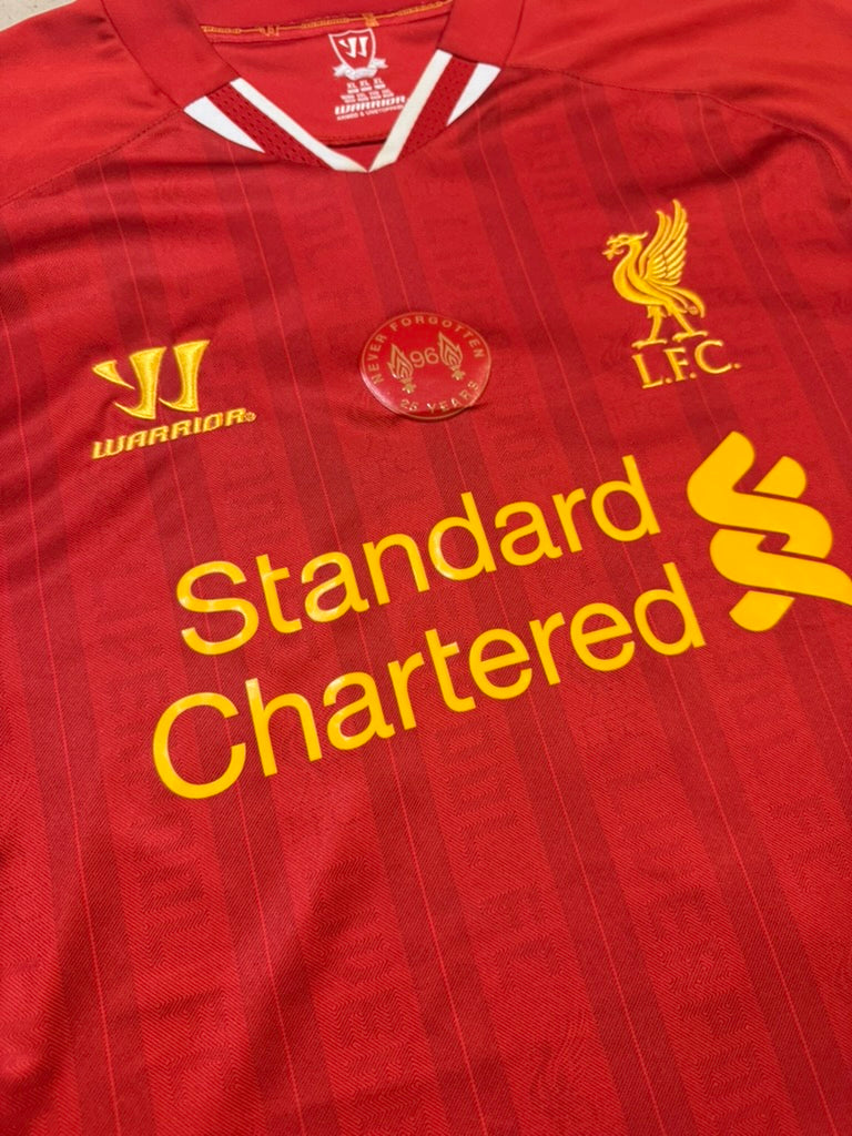 2013/14 Liverpool FC Home Size XL Suarez - close-up detail