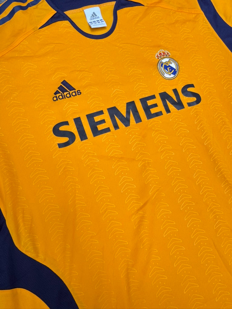 2005/06 Real Madrid Goalkeeper Size XL - close-up detail