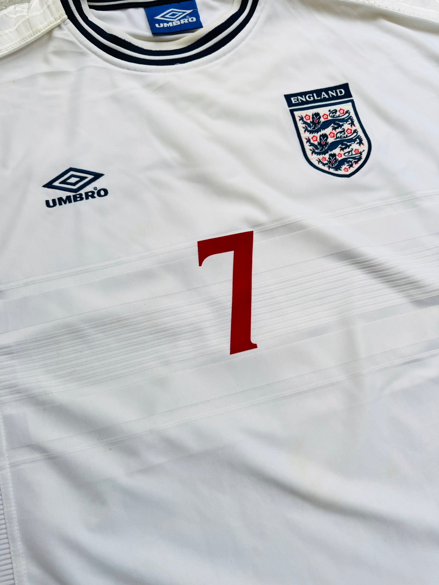 2000/02 England Home Size XL Beckham - close-up detail