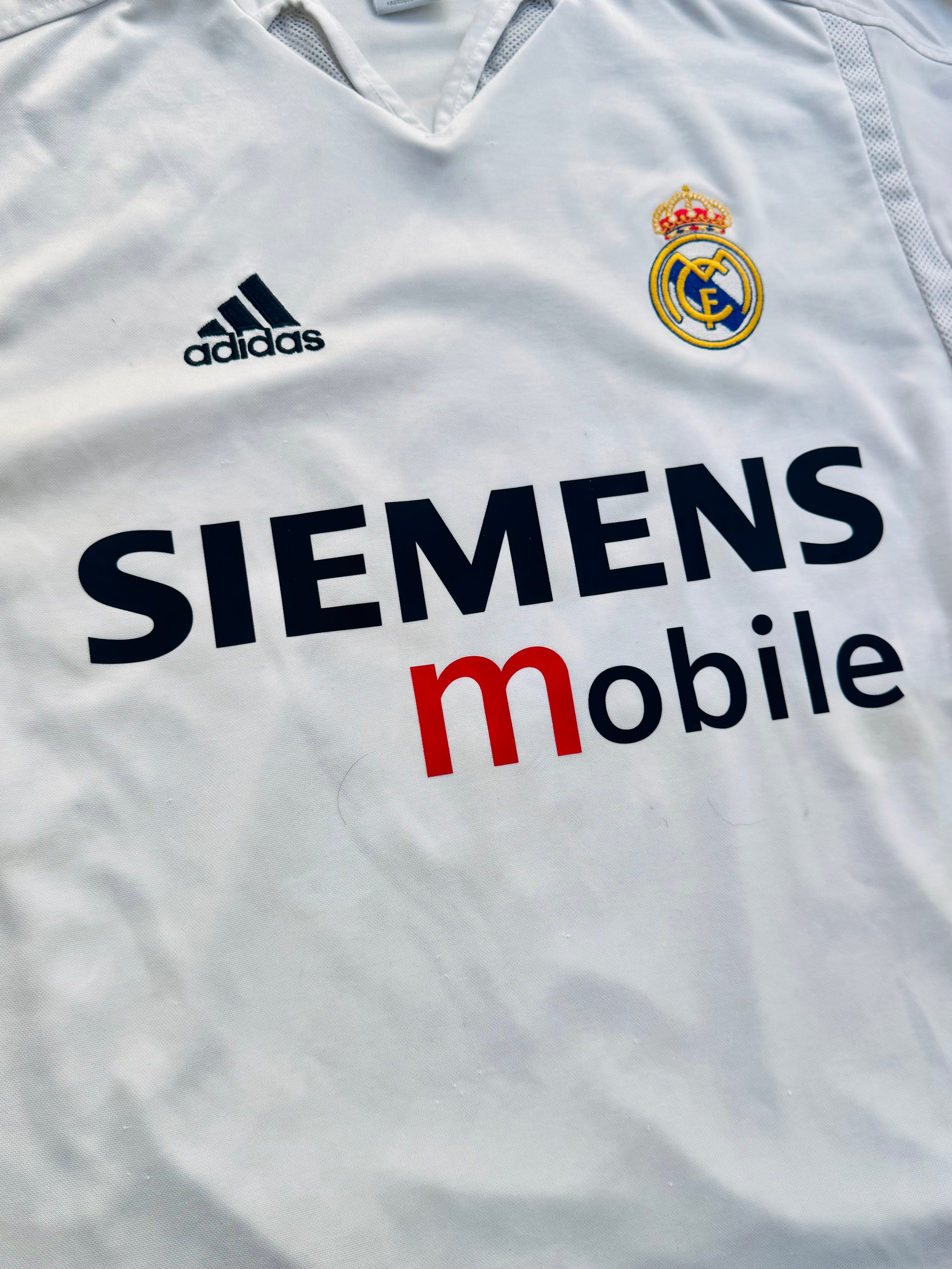 2004/05 Real Madrid Home Size M Ronaldo - close-up detail