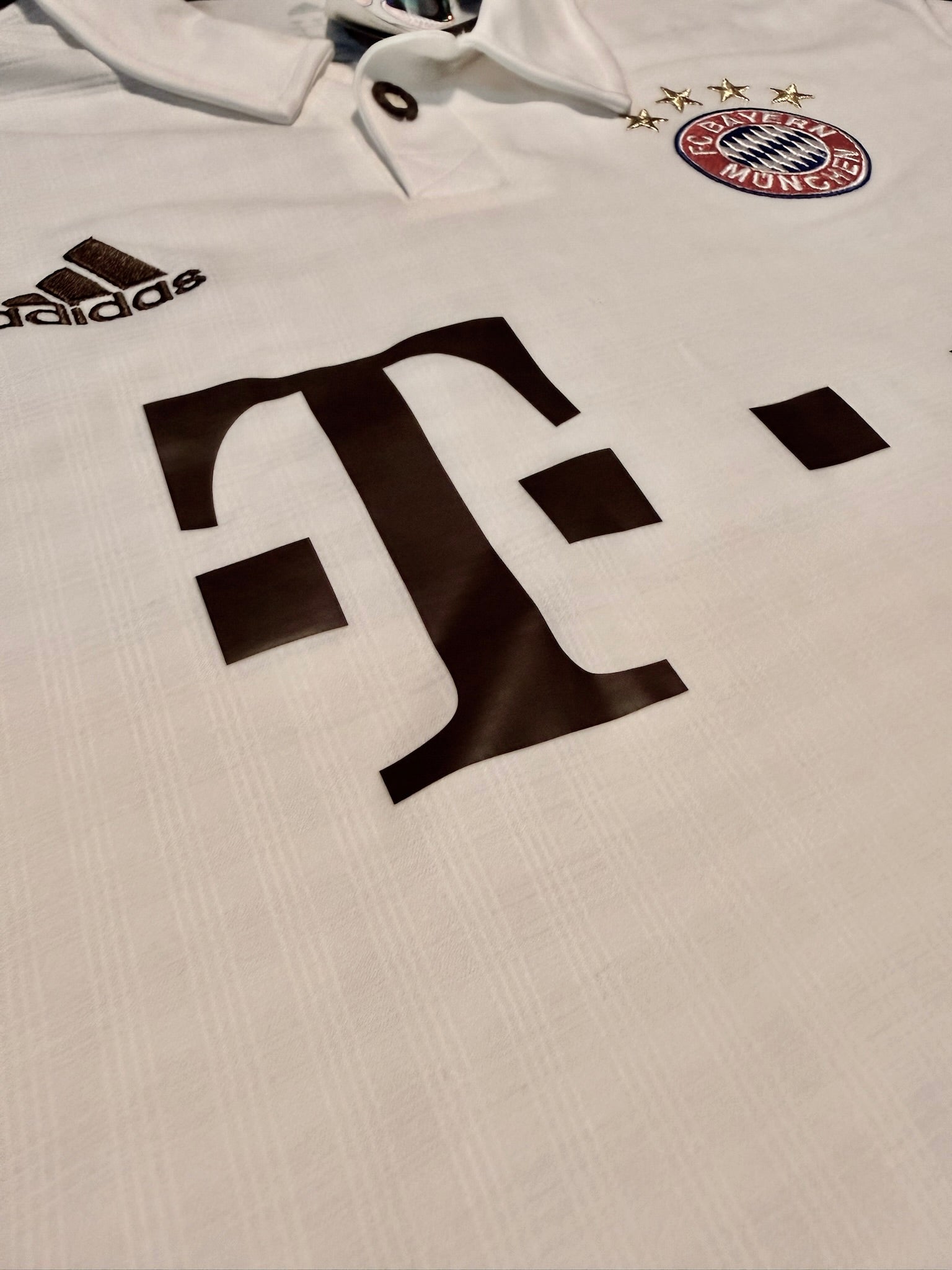 2013/14 Bayern Munich Away Size L BNWT - close-up detail