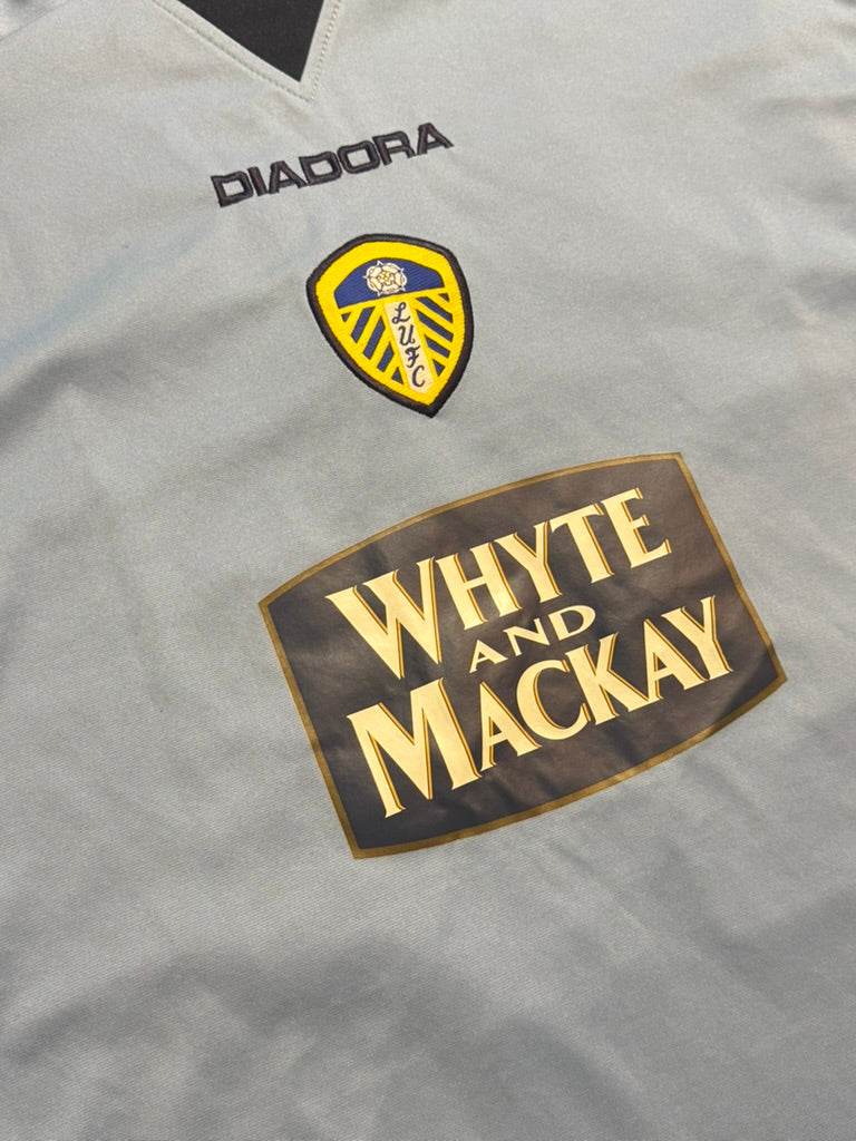 2004/05 Leeds Away Size L Lennon L/S - close-up detail