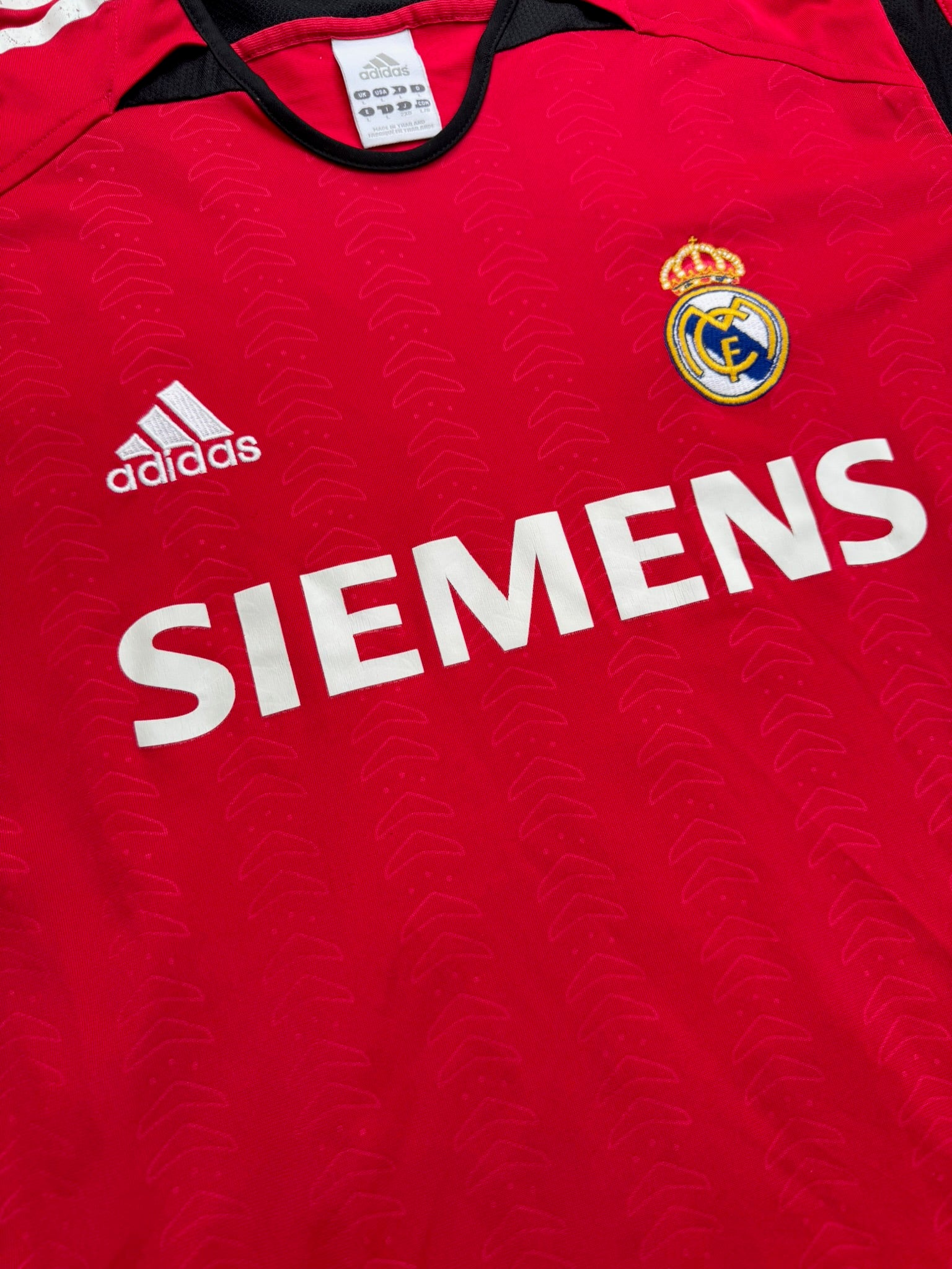 2005/06 Real Madrid Goalkeeper Size L Casillas - close-up detail