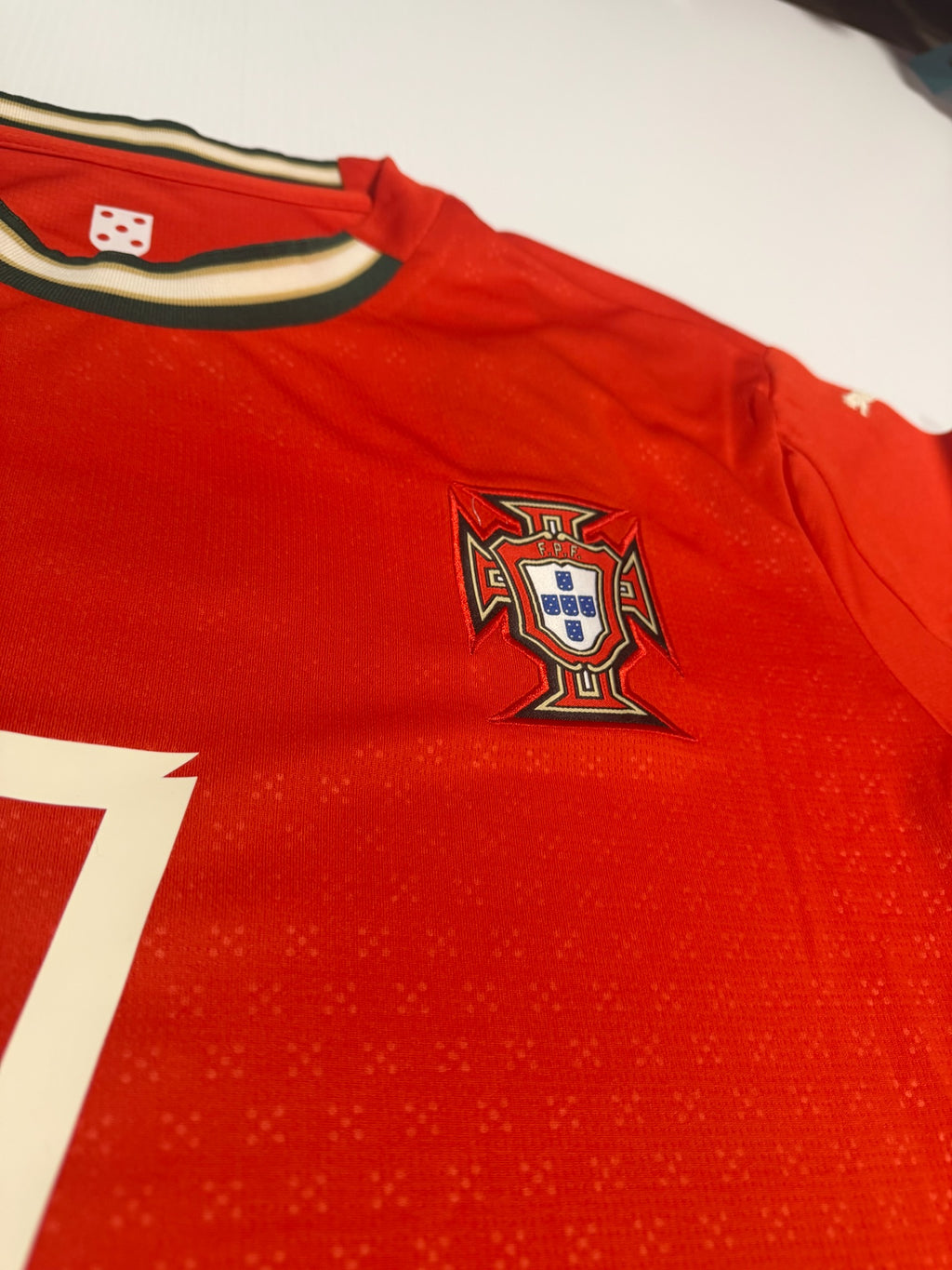 2025/26 Portugal Home Size XL Ronaldo BNWT - label detail
