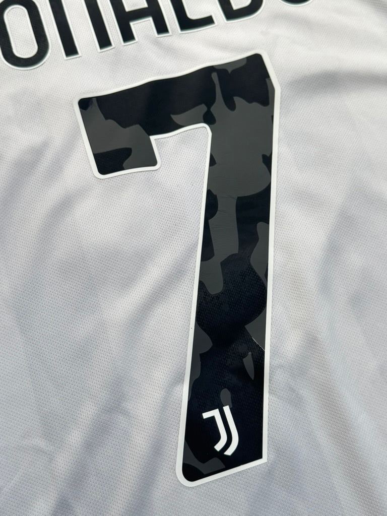 2021/22 Juventus Home Size M Ronaldo - additional view 7