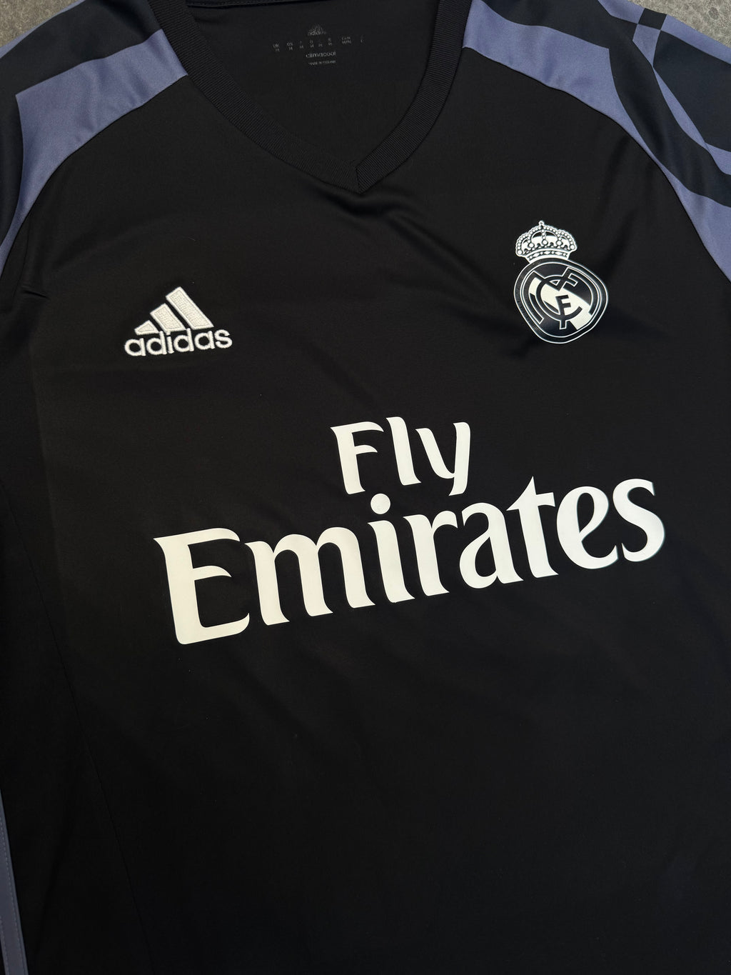 2016/17 Real Madrid Third Size M Ronaldo - close-up detail