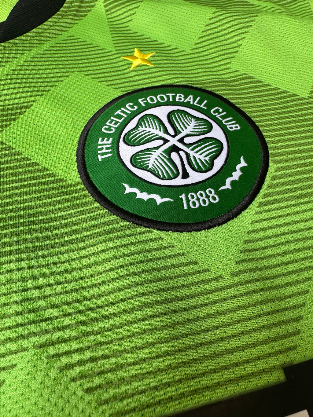 2010/11 Celtic Away Size M Ljunberg - label detail