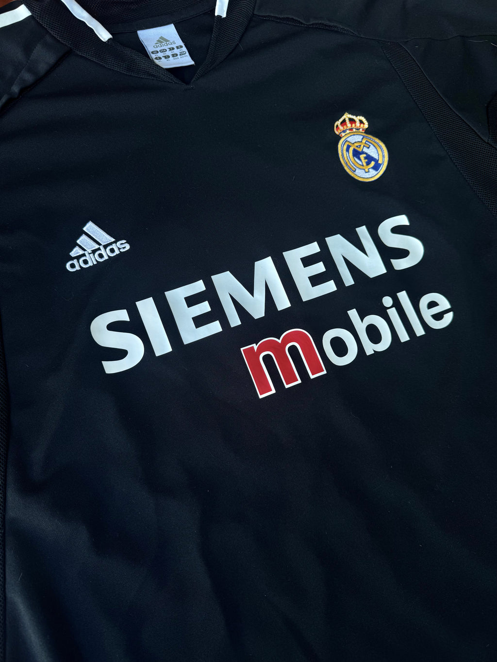2004/05 Real Madrid Away Size XL Zidane - close-up detail