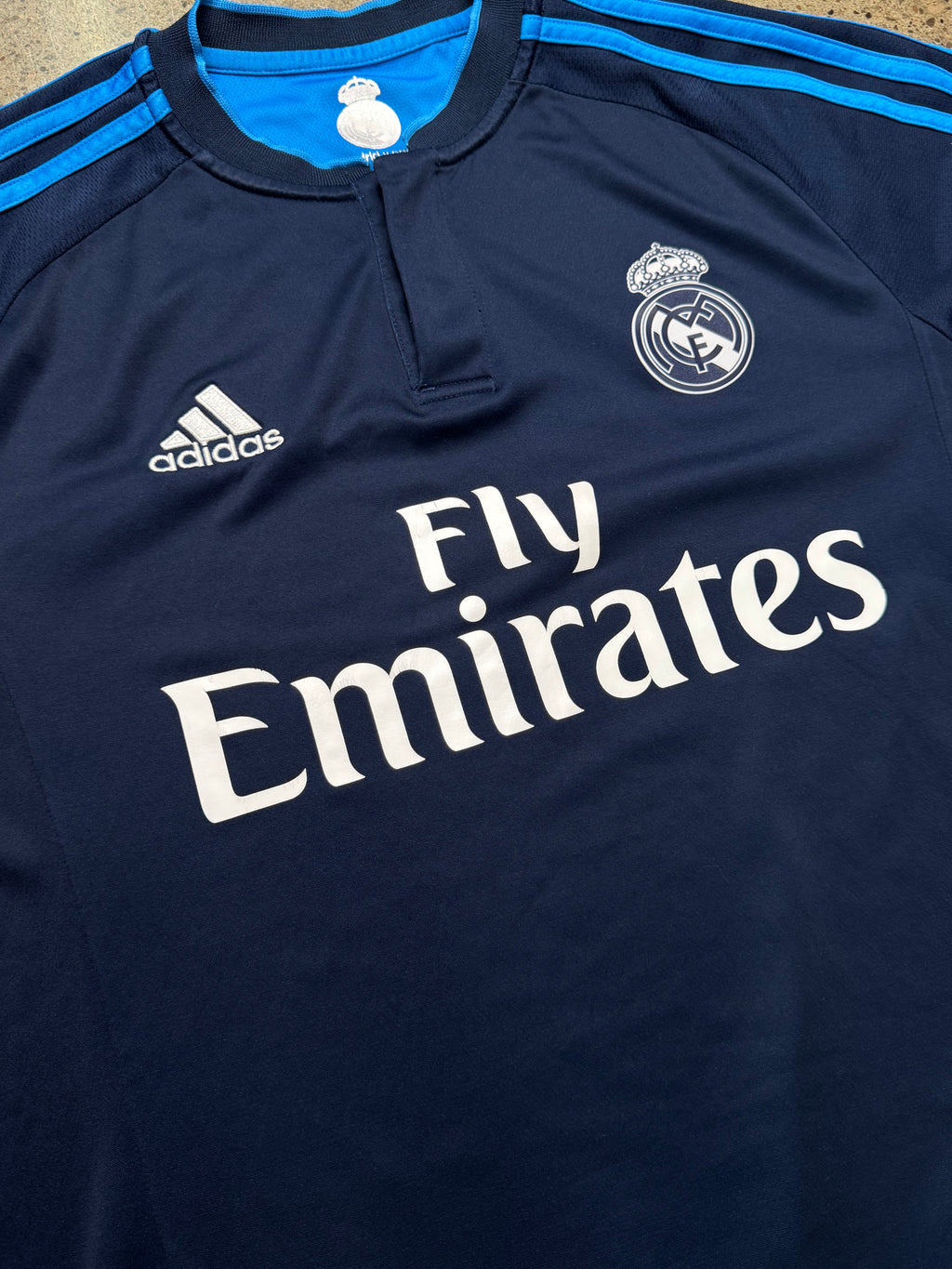 2015/16 Real Madrid Third Size M - close-up detail