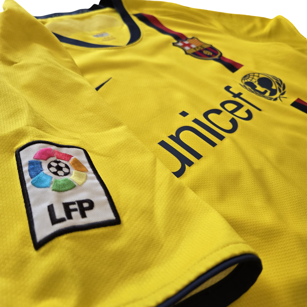 2008/09 FC Barcelona Away Size M Messi - close-up detail