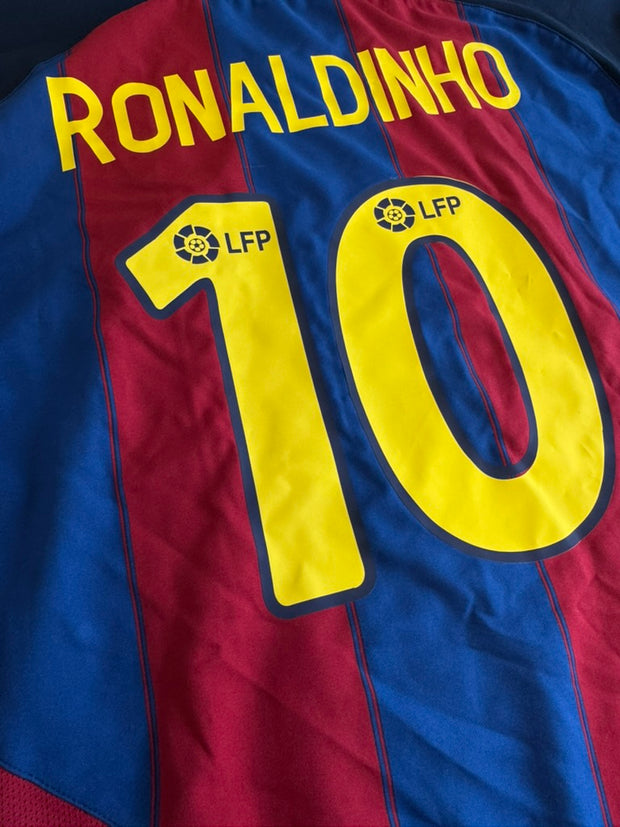 2003/04 FC Barcelona Home Size M Ronaldinho