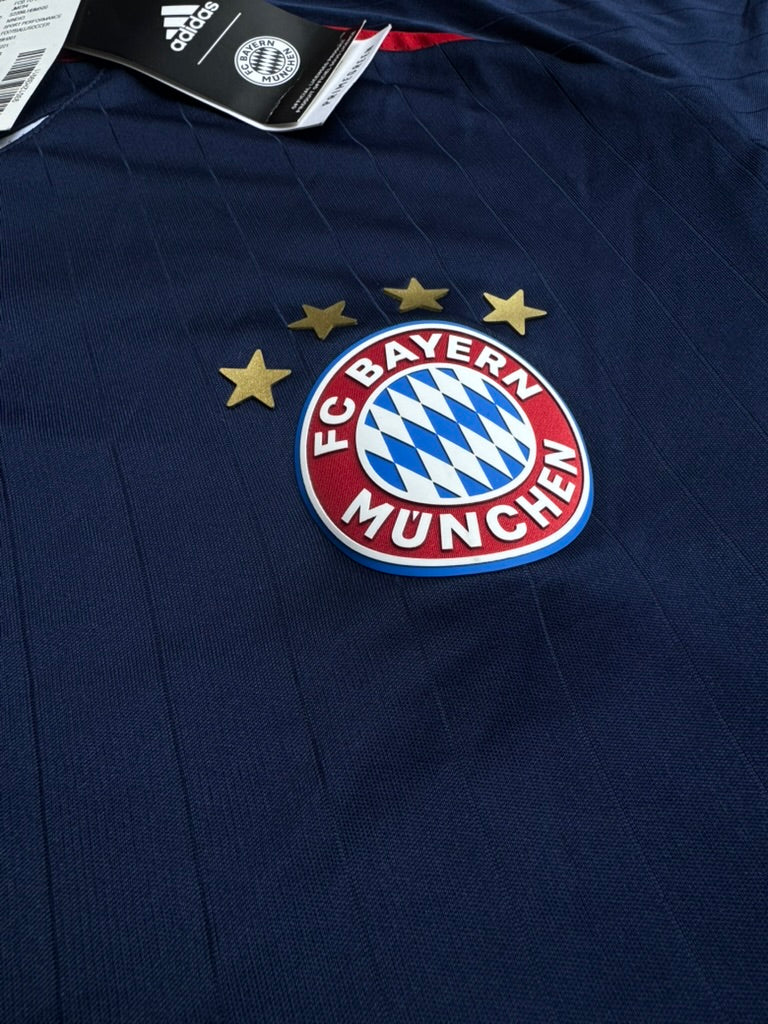 2021/22 Bayern Munich Teamgeist Training Size M BNWT - label detail
